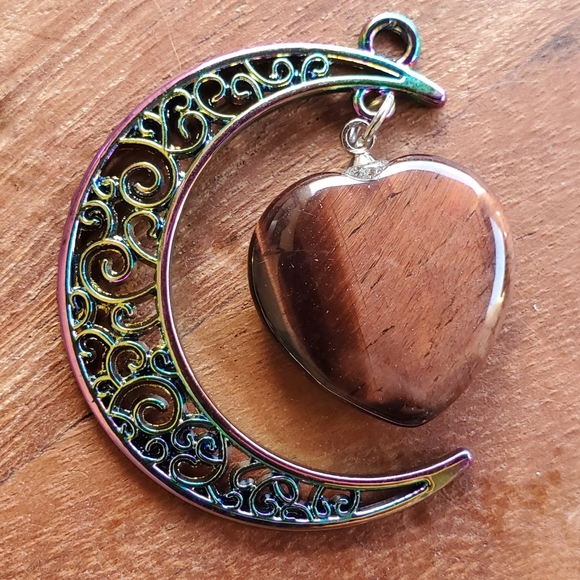 New Carved Heart Shaped Red Tiger Eye Rainbow Titanium Cresent Moon Pendant. - Picture 1 of 14